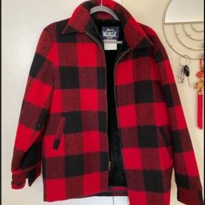 Vintage M woolrich coat! Cozy and warm looking for its next home :)